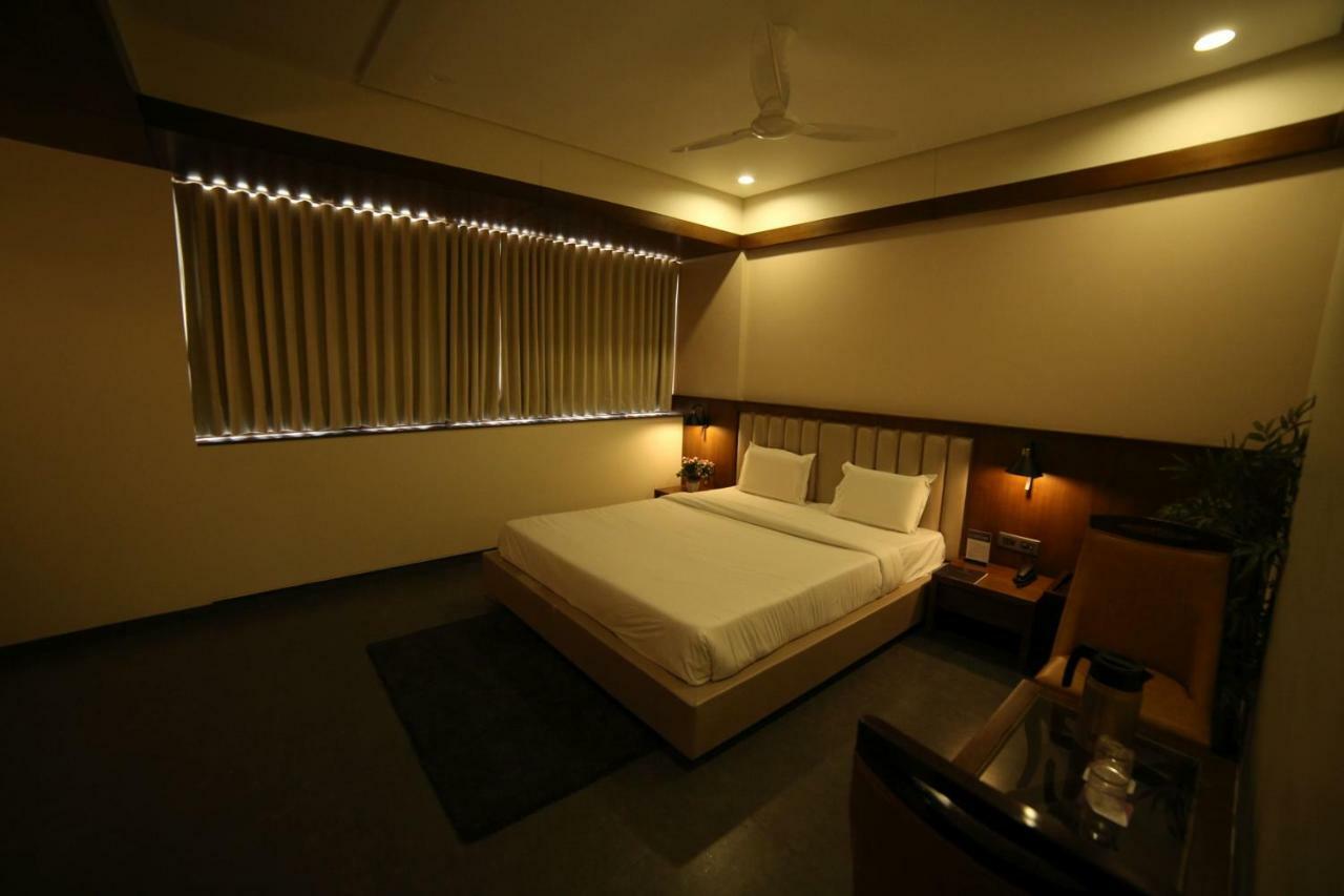 Hotel Avaante Ahmedabad Formerly Known As The Orchid Hotel Екстериор снимка