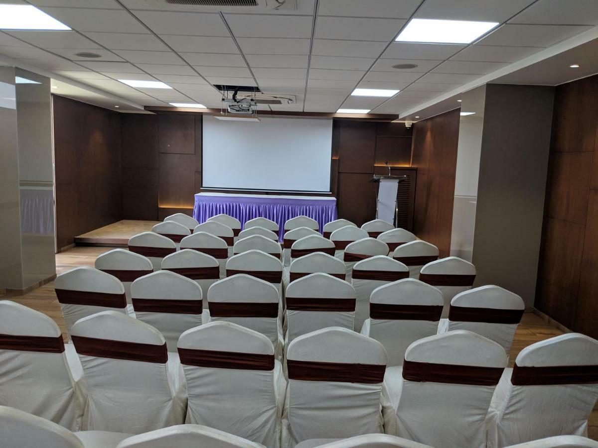 Hotel Avaante Ahmedabad Formerly Known As The Orchid Hotel Екстериор снимка