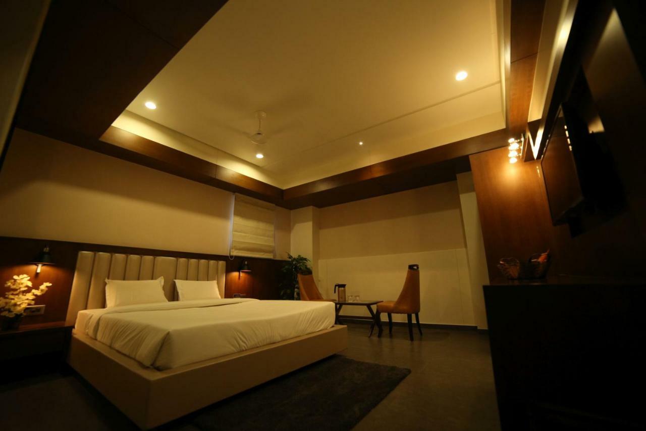 Hotel Avaante Ahmedabad Formerly Known As The Orchid Hotel Екстериор снимка