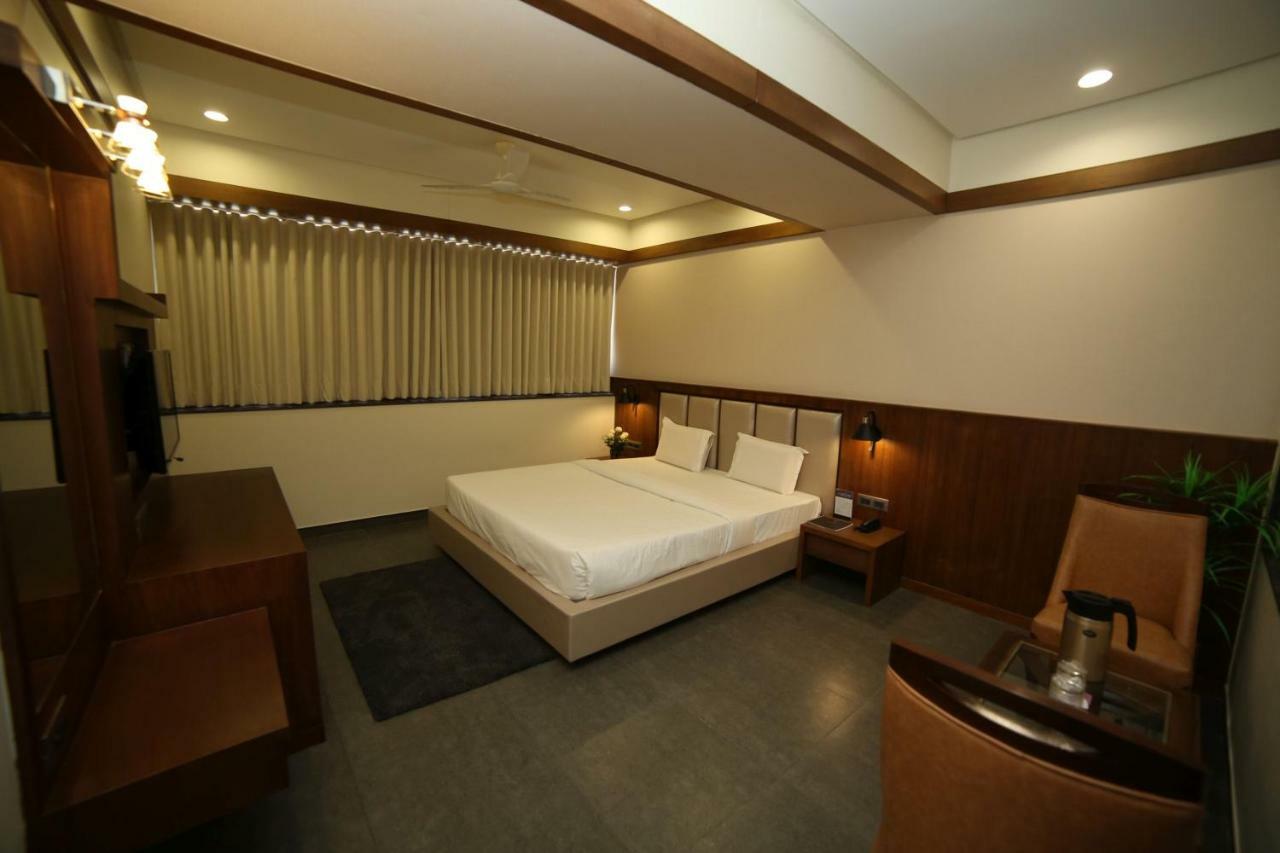 Hotel Avaante Ahmedabad Formerly Known As The Orchid Hotel Екстериор снимка